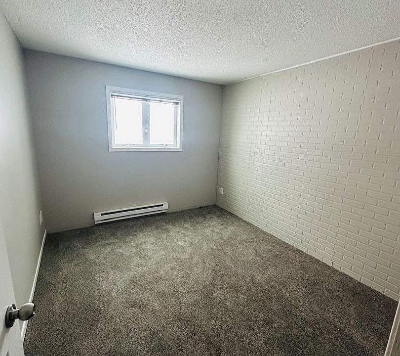 1st image of 15 Somerset Dr