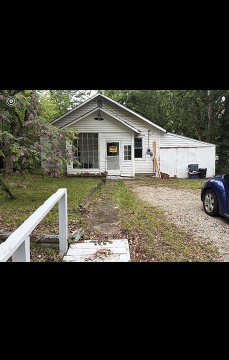 1st image of 904 W Division St