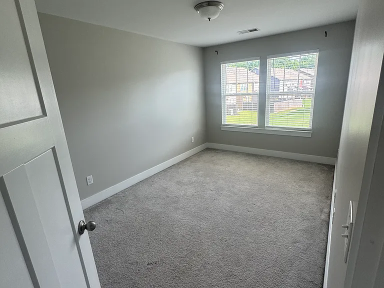 110 Addington Ln — Photo 11