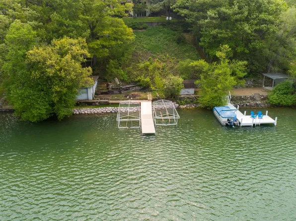 W299S10735 Pickering DRIVE, Mukwonago, WI 53149