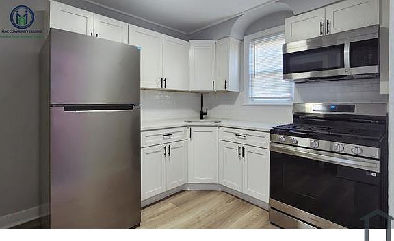 3rd image of 4004 Walrad St