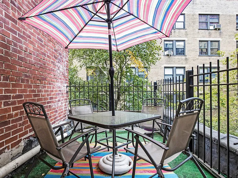264 W 73rd St #3R — Photo 2