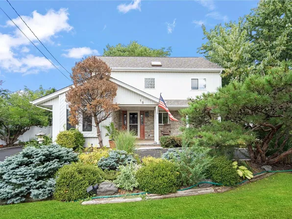 15 Bayview Street W, Massapequa, NY 11758