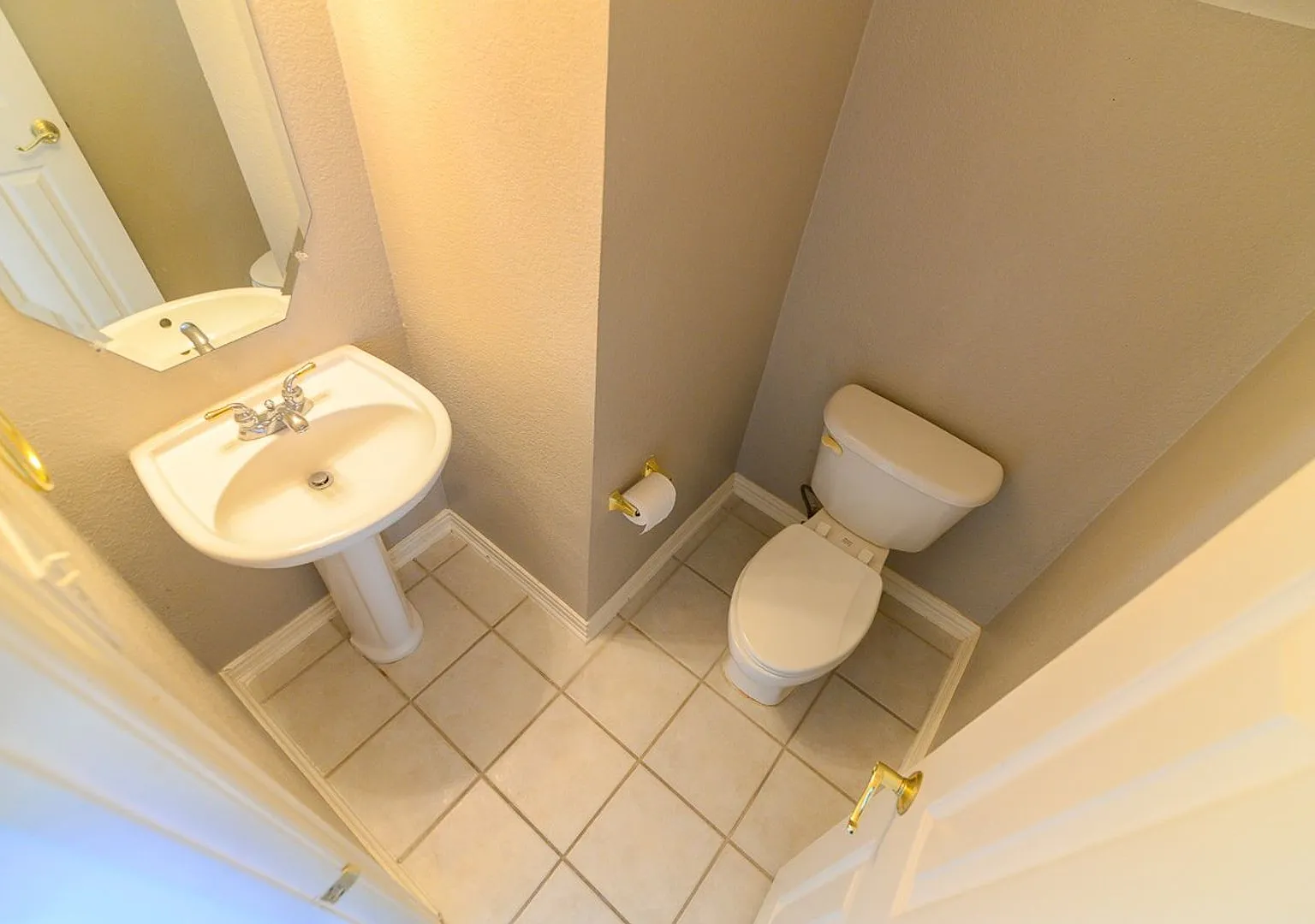 Beautiful Home in Waterview! — Photo 1