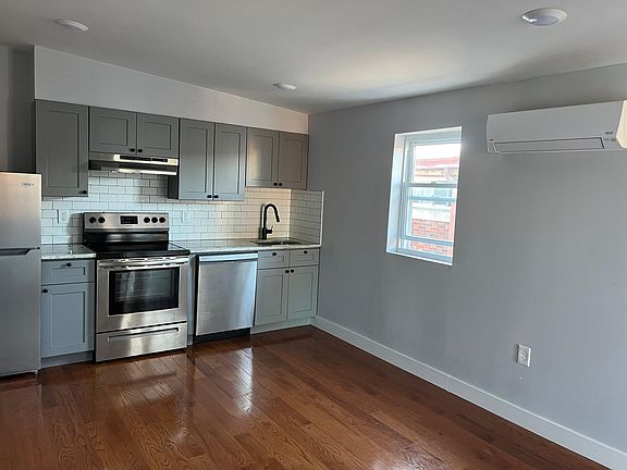 2nd image of 4508-10 Walnut St #403