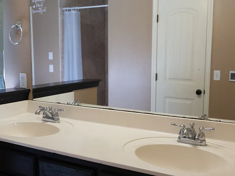 8328 S Gardenia Ave — Photo 12