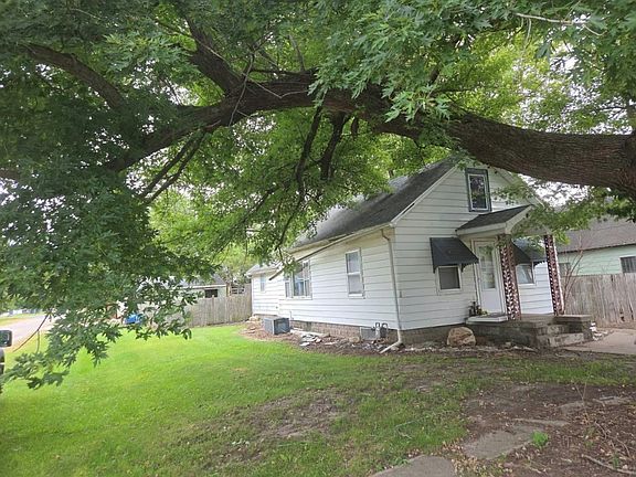 3rd image of 200 3rd Ave