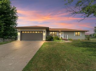 829 E 8th St S, Newton, IA 50208