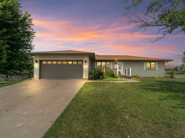 829 E 8th St S, Newton, IA 50208