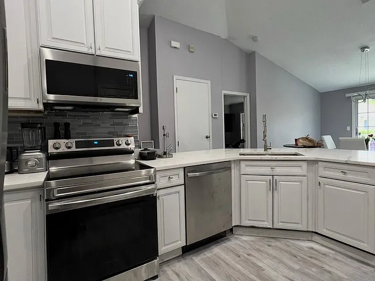 8326 Shallow Creek Ct — Photo 14