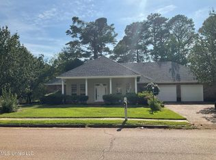 303 Pinewood Ln, Ridgeland, MS 39157
