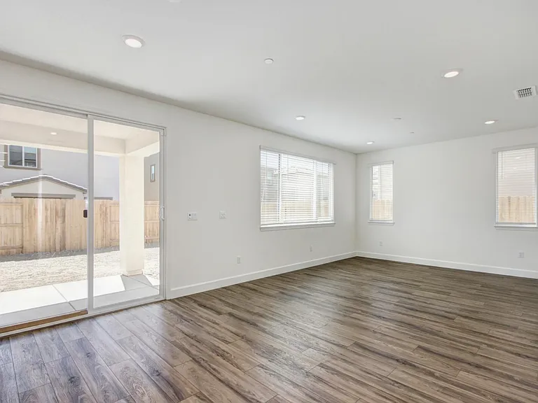 1056 Silverwire St — Photo 2