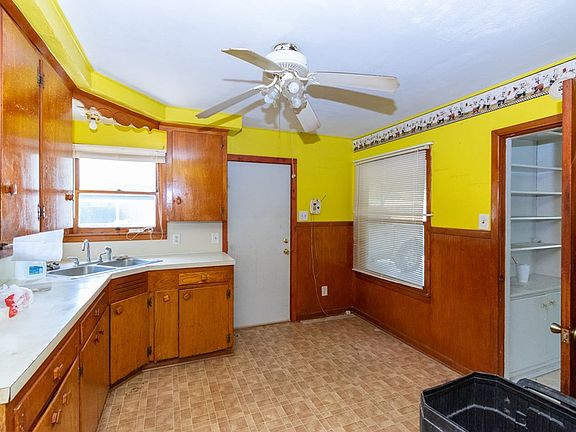5th image of 1204 Rose Dr