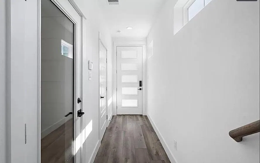 3 bed, 2.5 bath, 1646 sqft, $2,375 — Photo 4