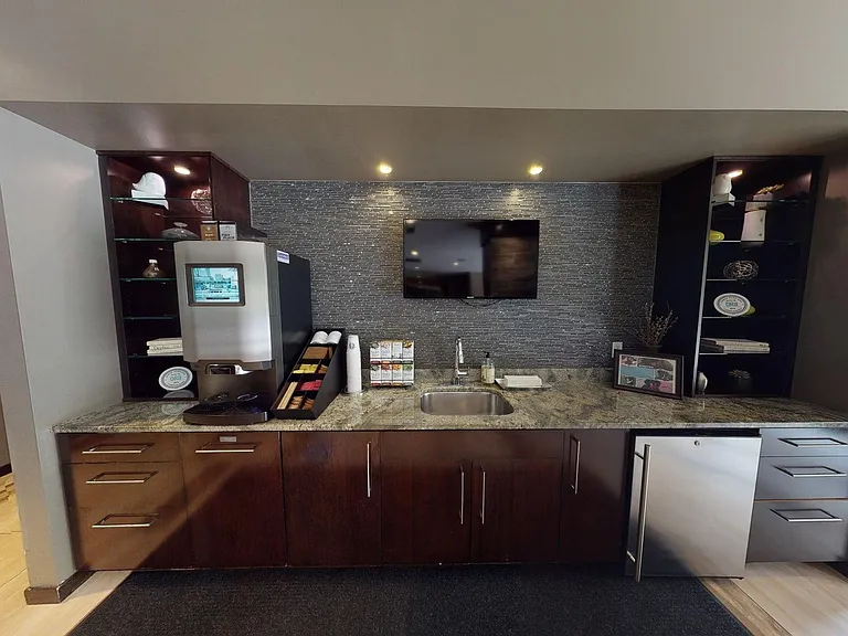 222 Hennepin — Photo 17