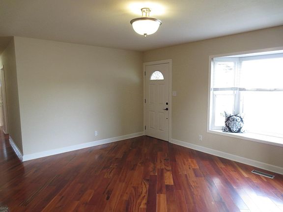 4th image of 5238 Halifax Dr