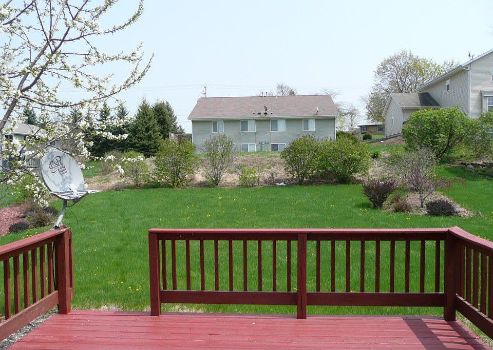 2nd image of 2622 Fox River Pkwy