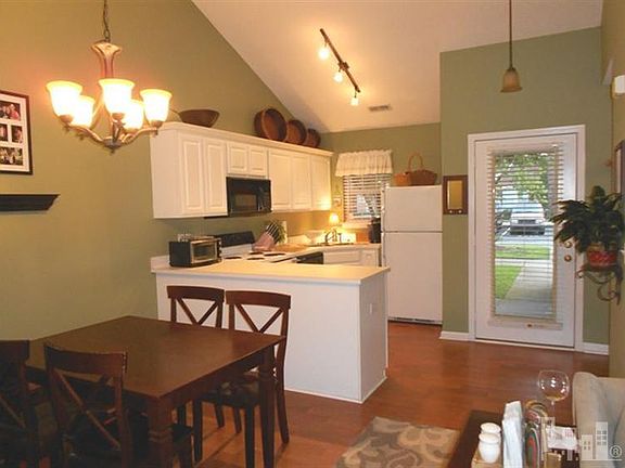 4th image of 3673 Merestone Dr