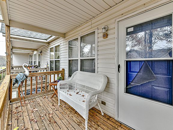 3rd image of 225 Hoskins Mill Ln
