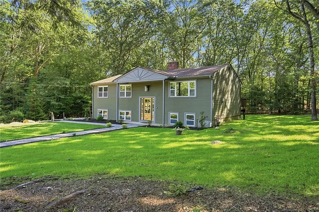 3 bed, 2.0 bath, 1724 sqft, $4,000 — Photo 2