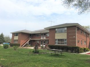 381 W Terra Cotta Ave APT 4, Crystal Lake, IL 60014