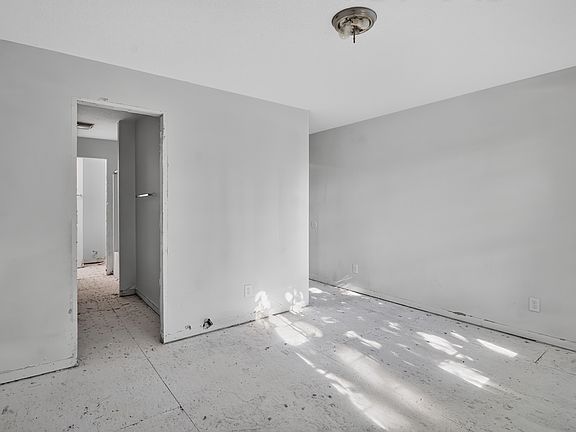 5th image of 4926 Pembridge Dr