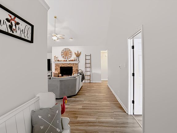 5th image of 110 Ladino Ln