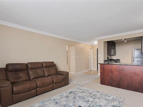 4th image of 700 E 8th St Unit 11O