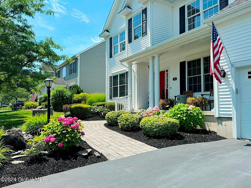3rd image of 4 Leadholm Court