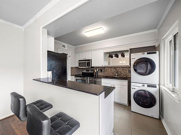 4th image of 2141 Winrock Blvd #28
