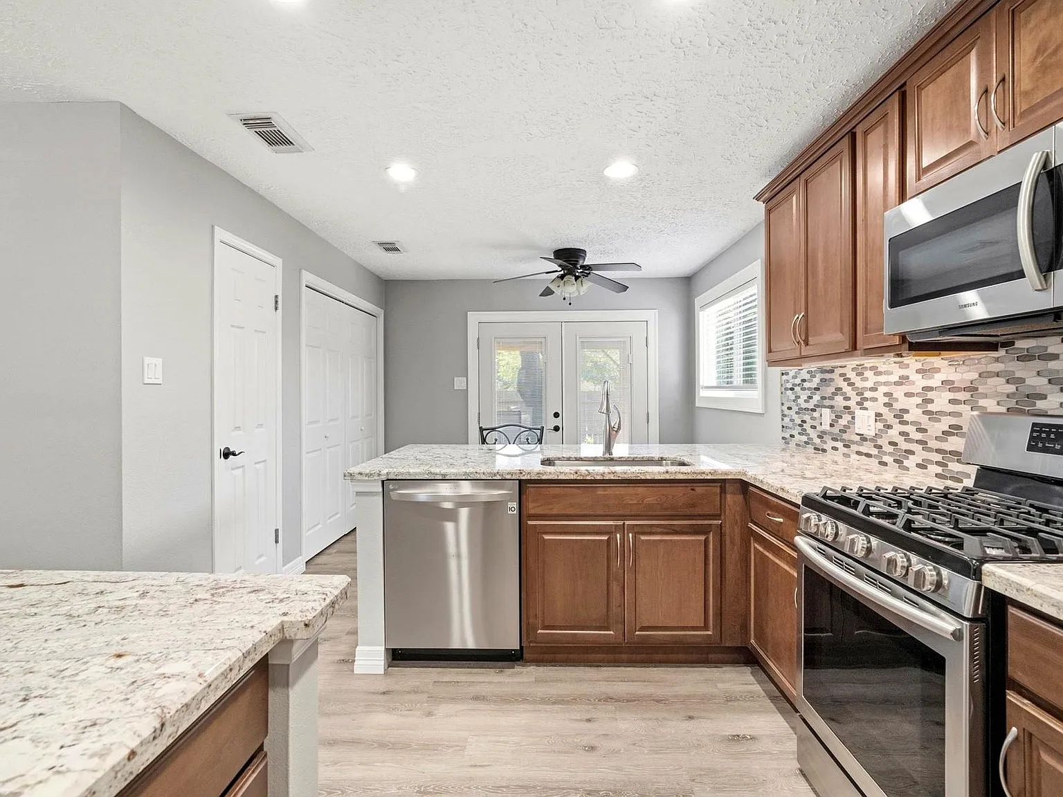 4 bed, 2.5 bath, 1780 sqft, $2,350 — Photo 4