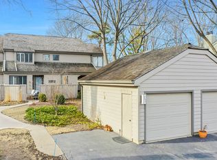 202 Timber Ridge Ln, Lake Barrington, IL 60010