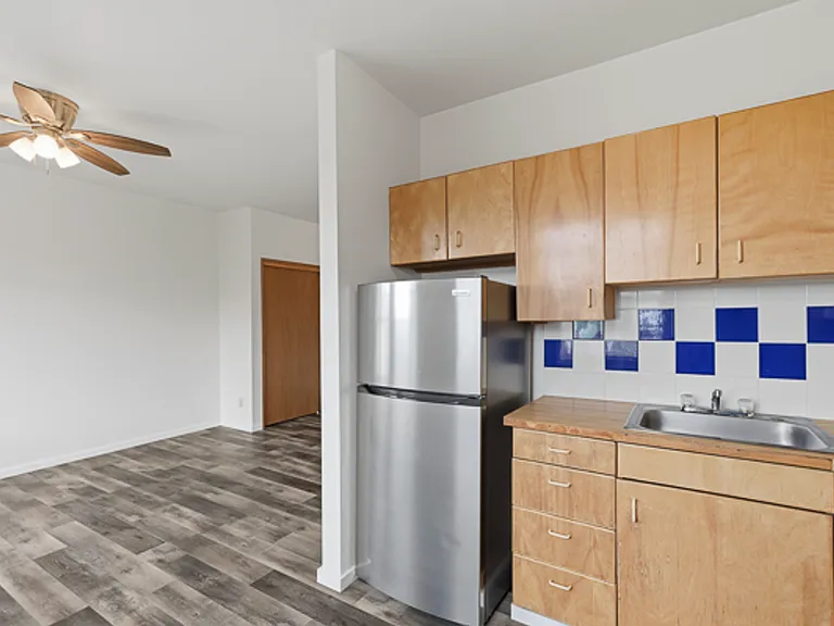 Abbottsford Apartments — Photo 135