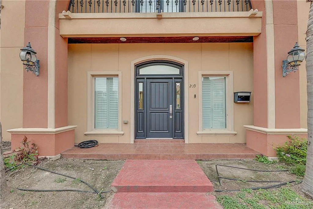 3 bed, 2.5 bath, 1914 sqft, $1,950 — Photo 2