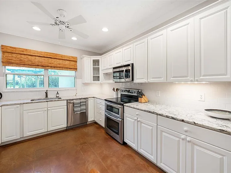 8120 NW 48th Ln — Photo 37