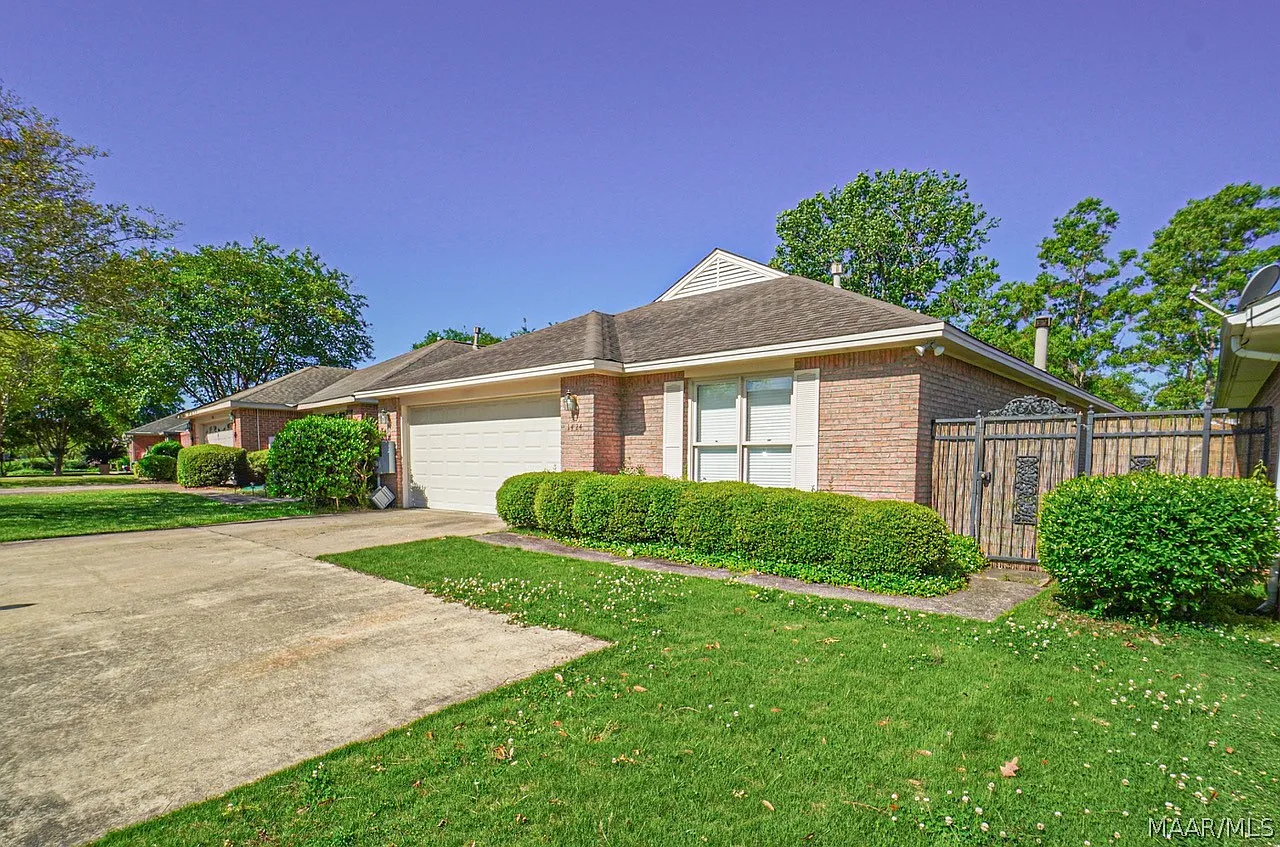 3 bed, 2.0 bath, 1868 sqft, $1,900 — Photo 1