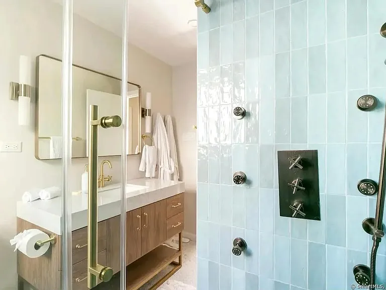584 Courtland Ave — Photo 14