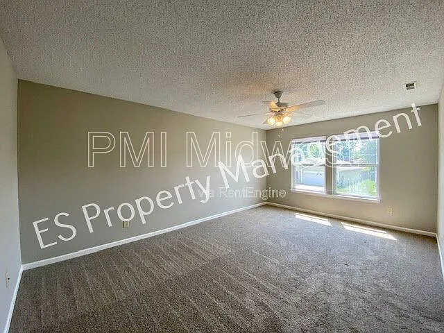 10902 Glenayr Dr — Photo 14