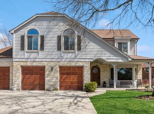 2704 Modaff Rd, Naperville, IL 60565
