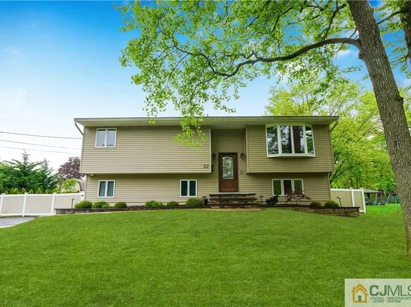 32 Cedar Grove Pl, Old Bridge, NJ 08857