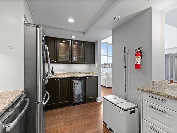 5th image of 700 7th St SW APT 713