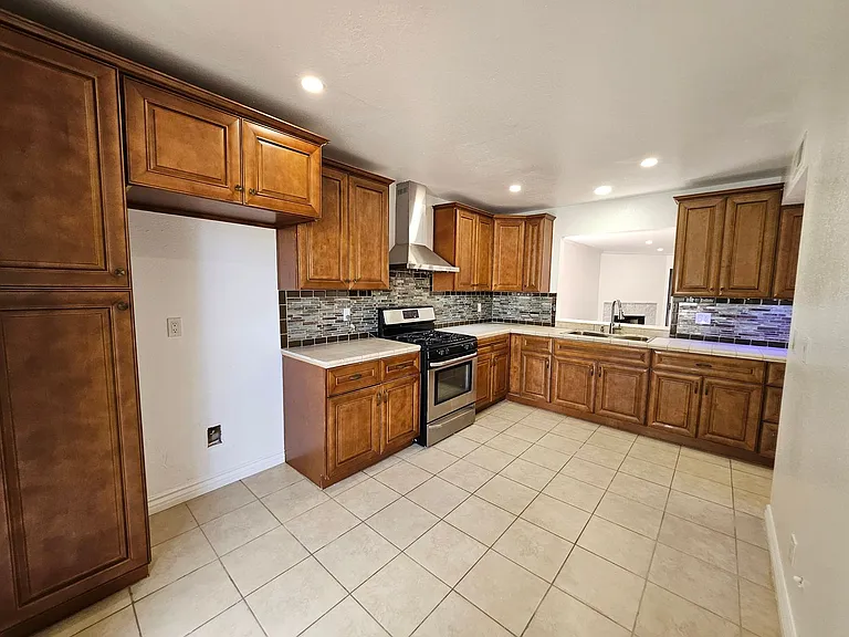 453 Ivy St — Photo 18