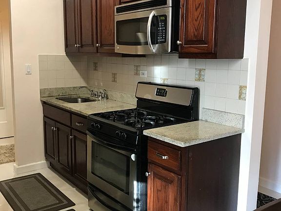 3rd image of 2922 Barnes Ave APT 6D