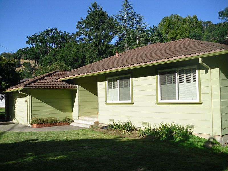 1st image of 184 Oak Manor Dr