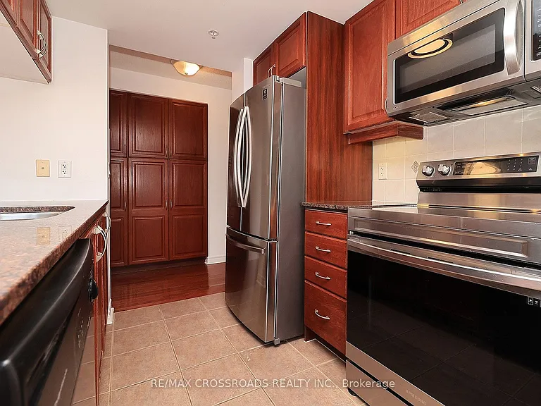 350 Princess Royal Dr #703 — Photo 11