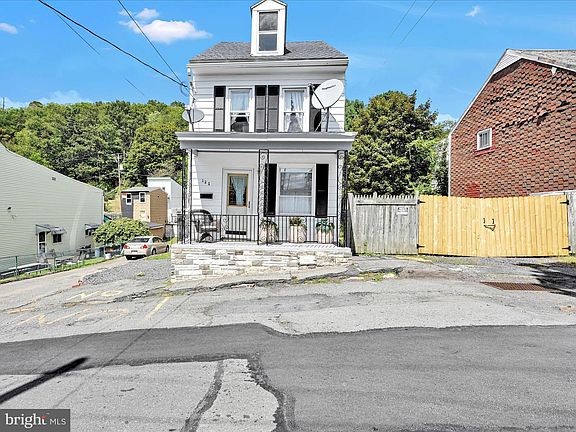 3rd image of 125 W Washington St