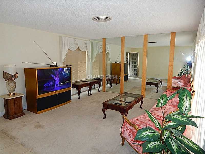 1st image of 6421 Ironbark Ln