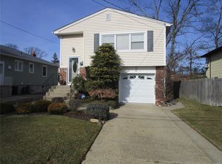 81 Linden St, Massapequa, NY 11758