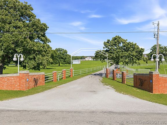 5th image of 5890 S Brock Rd