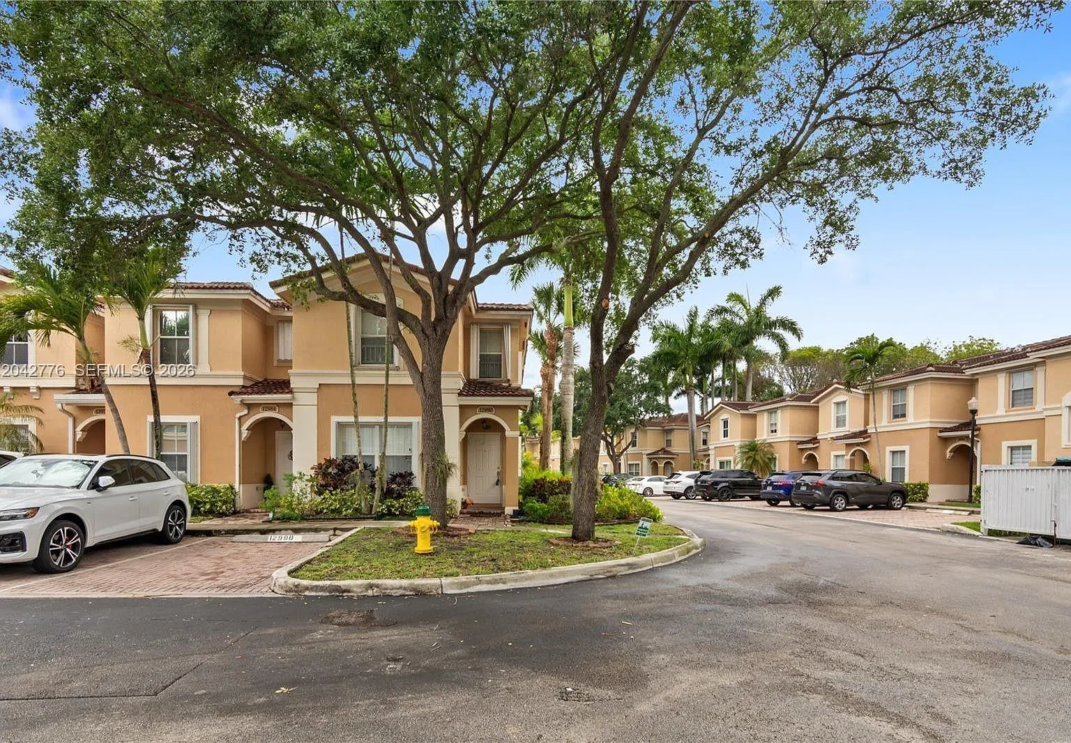 Melrose Point Condo — Photo 2